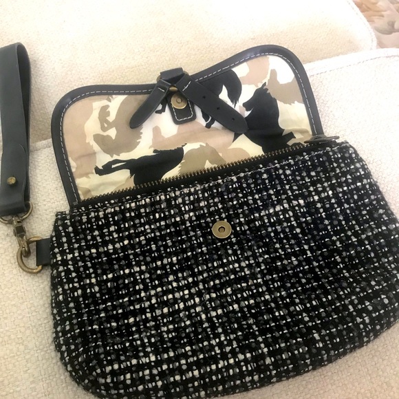 GAP wristlet handbag, great for young people! - Picture 4 of 8